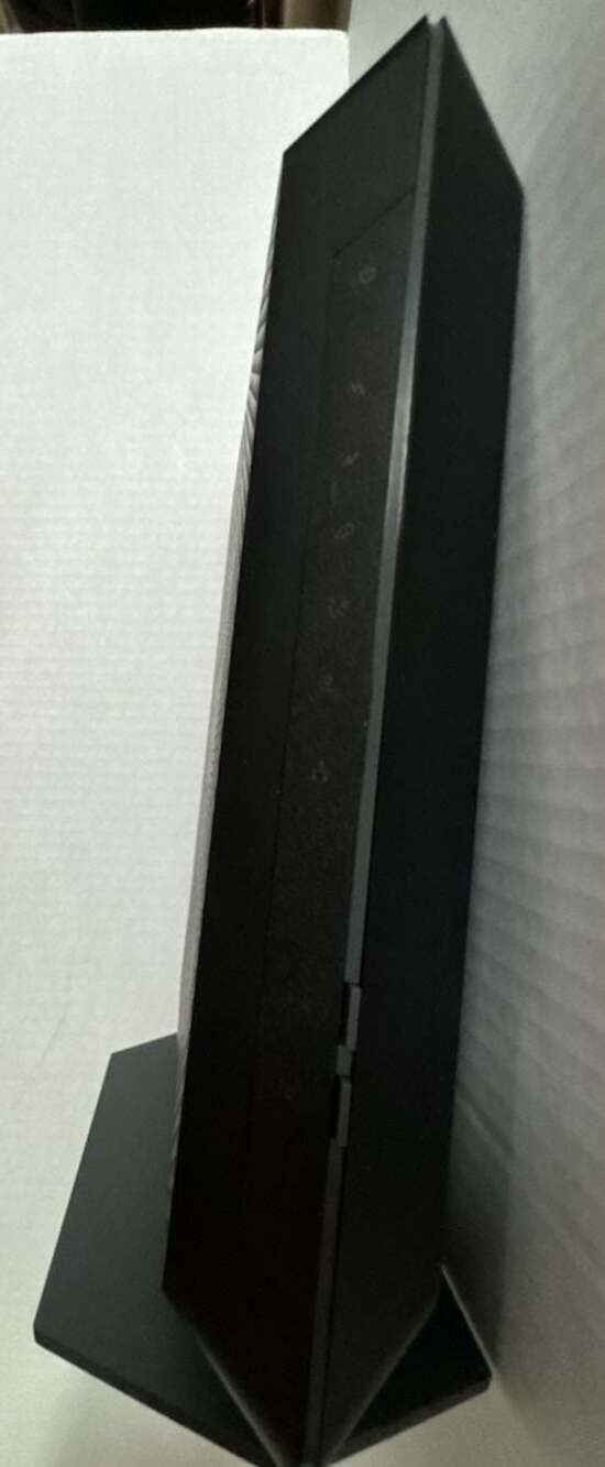 Netgear Nighthawk AC1900 WiFi Cable Modem Router (Model C7000v2) - Picture 6 of 15